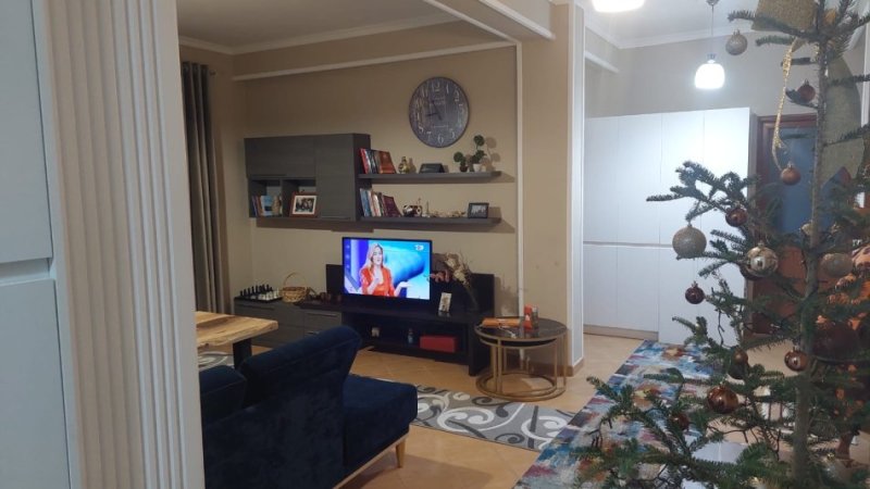Tirane, jepet me qera apartament 3+1+Ballkon Kati 2, 100 m² 550 € (Stacioni i Trenit , Bulevardi i ri ,)