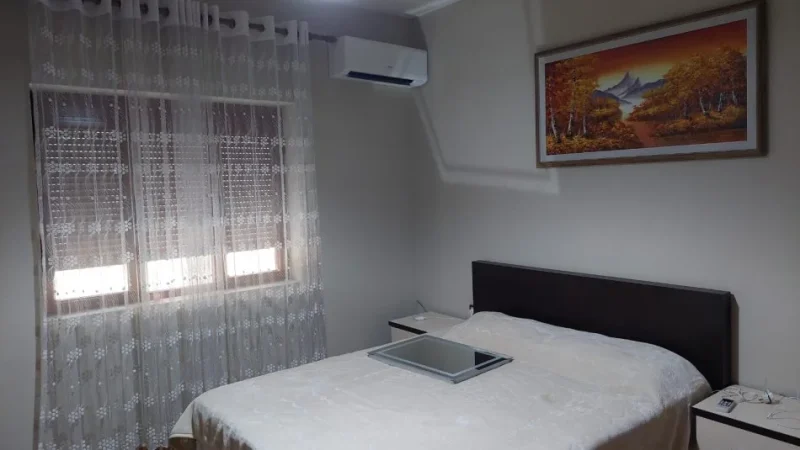 Tirane, jepet me qera apartament 3+1+Ballkon Kati 2, 100 m² 550 € (Stacioni i Trenit , Bulevardi i ri ,)