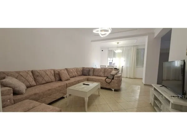 Tirane, jepet me qera apartament 2+1+Ballkon Kati 2, 102 m² 600 € (Adresa: Tregu elektrik, Tregu Elektrik)