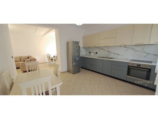 Tirane, jepet me qera apartament 2+1+Ballkon Kati 2, 102 m² 600 € (Adresa: Tregu elektrik, Tregu Elektrik)