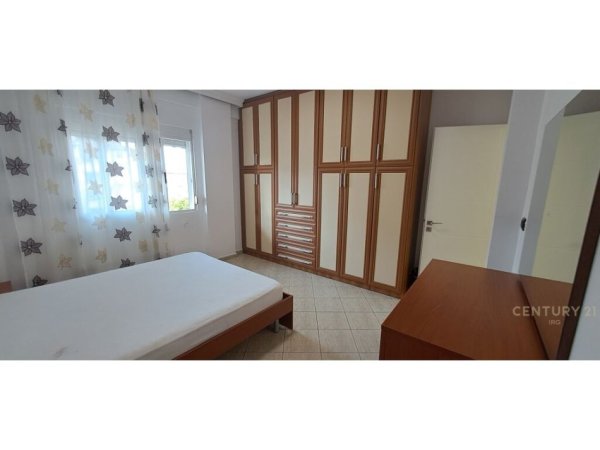 Tirane, jepet me qera apartament 2+1+Ballkon Kati 2, 102 m² 600 € (Adresa: Tregu elektrik, Tregu Elektrik)