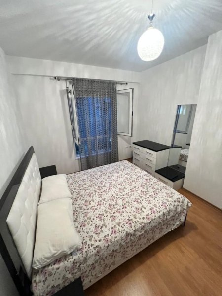 Tirane, jepet me qera apartament 2+1+Ballkon Kati 3, 90 m² 500 € (Ndre Mjeda)