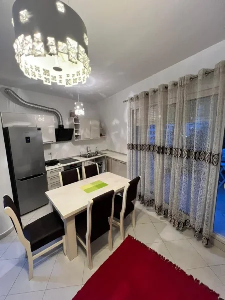 Tirane, jepet me qera apartament 2+1+Ballkon Kati 3, 90 m² 500 € (Ndre Mjeda)