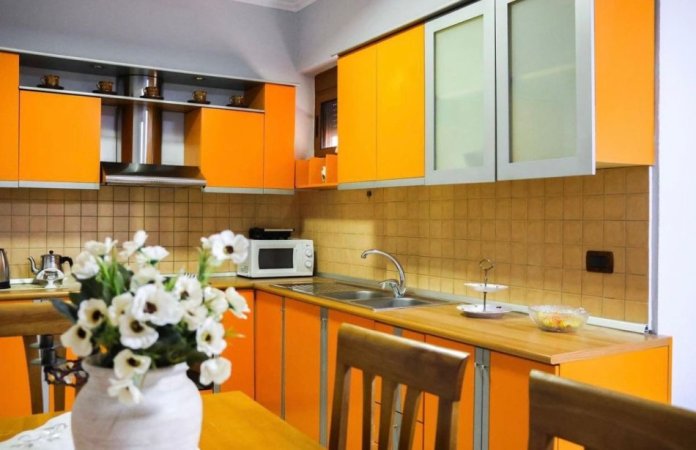 Tirane, jepet me qera apartament 2+1+Aneks+Ballkon Kati 2, 100 m² 600 € (Stacioni i Trenit , te ish restorant Durrsi)