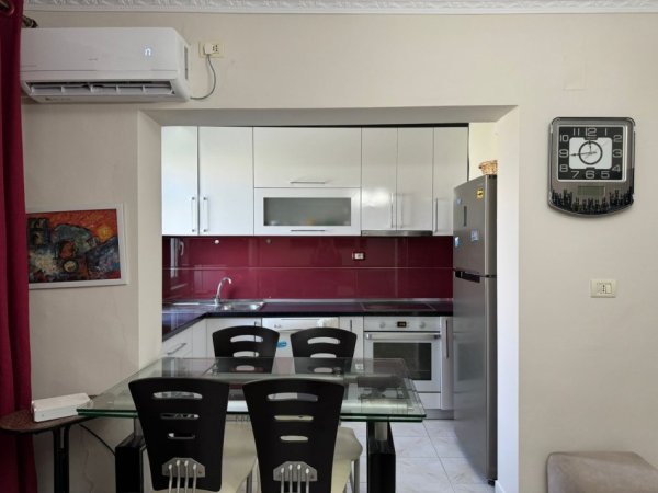 Tirane, jepet me qera apartament 2+1 Kati 3, 98 m² 700 € (Bulevardi Zogu I, Tiranë 1001, Shqipëri)