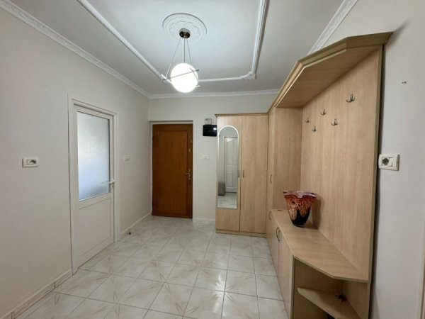 Tirane, jepet me qera apartament 2+1 Kati 3, 98 m² 700 € (Bulevardi Zogu I, Tiranë 1001, Shqipëri)