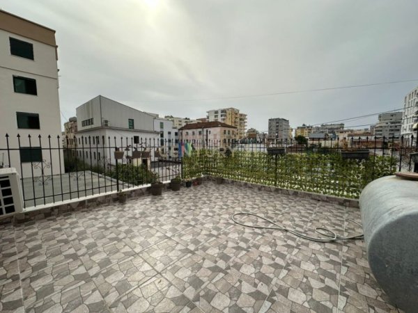 Durres, shitet apartament 3+1+Ballkon Kati 2, 130 m² 150.000 € (Lagjja nr 8 Drejtoria e Policise, Drejtoria e Policise)