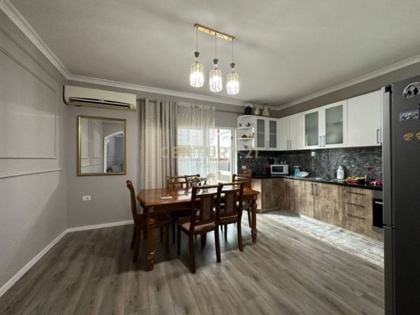 Durres, shitet apartament 3+1+Ballkon Kati 2, 130 m² 150.000 € (Lagjja nr 8 Drejtoria e Policise, Drejtoria e Policise)