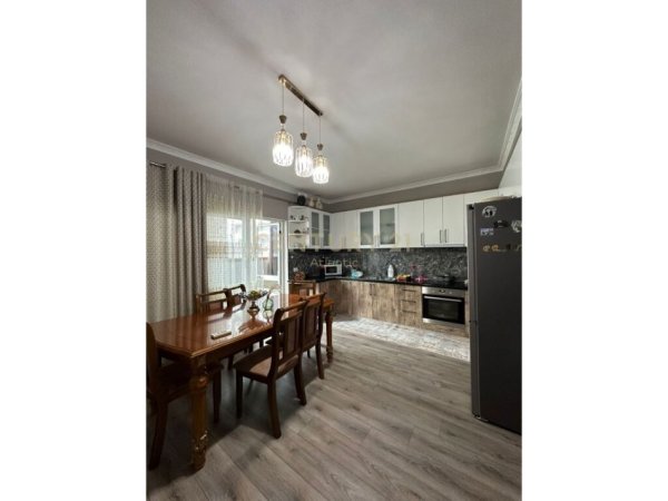 Durres, shitet apartament 3+1+Ballkon Kati 2, 130 m² 150.000 € (Lagjja nr 8 Drejtoria e Policise, Drejtoria e Policise)