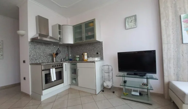 Tirane, jepet me qera apartament 1+1 Kati 4, 61 m² 600 € (Bllok , Fakulteti Juridik)