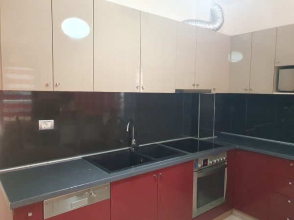 Tirane, Apartament 1+1 me qira  Kati 4, 87 m² 450 € (Kodra e Diellit)