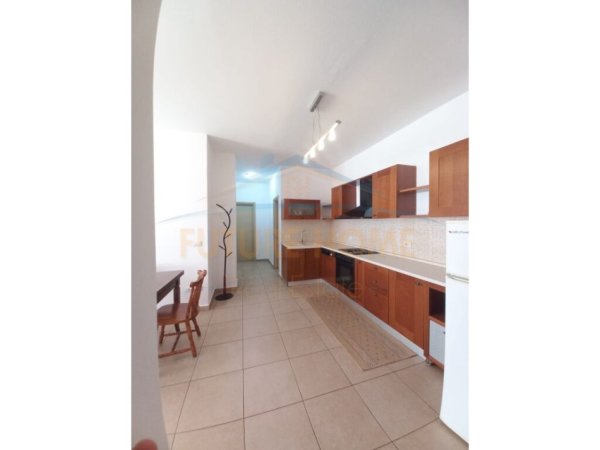 Tirane, jepet me qera apartament 2+1 Kati 7, 110 m² 600 € (Selvia)