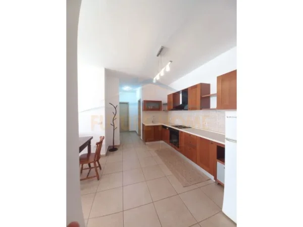 Tirane, jepet me qera apartament 2+1 Kati 7, 110 m² 600 € (Selvia)