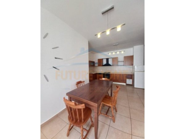 Tirane, jepet me qera apartament 2+1 Kati 7, 110 m² 600 € (Selvia)