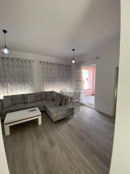 Tirane, jepet me qera apartament 2+1 Kati 5, 90 m² 450 € (ALI DEMI)
