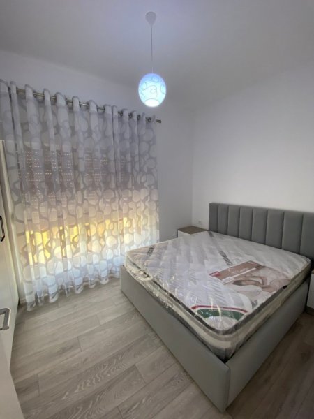 Tirane, jepet me qera apartament 2+1 Kati 5, 90 m² 450 € (ALI DEMI)