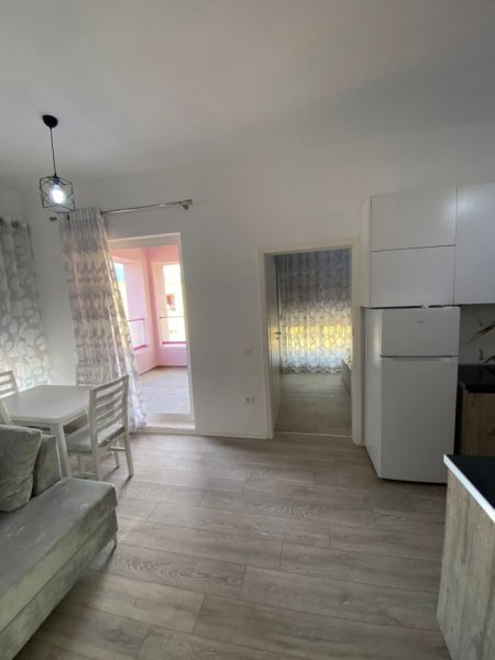 Tirane, jepet me qera apartament 2+1 Kati 5, 90 m² 450 € (ALI DEMI)