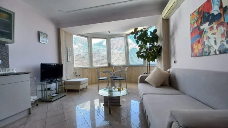 Tirane, jepet me qera 1+1 Kati 4, 61 m² 600 € (Bllok)