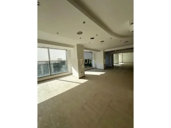 Durres, jepet me qera ambjent biznesi Kati 2, 136 m² 600 € (Aleksander Goga)