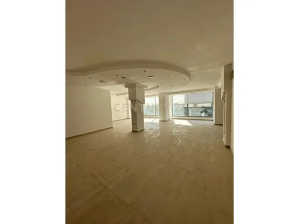 Durres, jepet me qera ambjent biznesi Kati 2, 136 m² 600 € (Aleksander Goga)