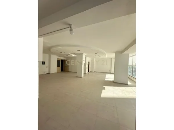 Durres, jepet me qera ambjent biznesi Kati 2, 136 m² 600 € (Aleksander Goga)