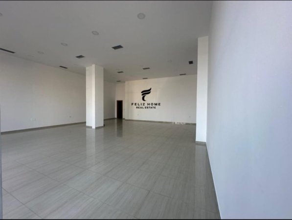 Tirane, jepet me qera dyqan Kati 0, 180 m² 3.000 € (ASTIR)