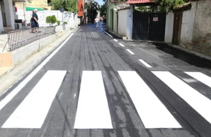 Tirane, jepet me qera dyqan Kati 0, 9 m² 300 € (Rruga Islam Alla)