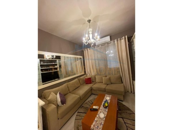 Tirane, jap me qera apartament 2+1+Ballkon Kati 4, 90 m² 1.000 € (liqeni thate)