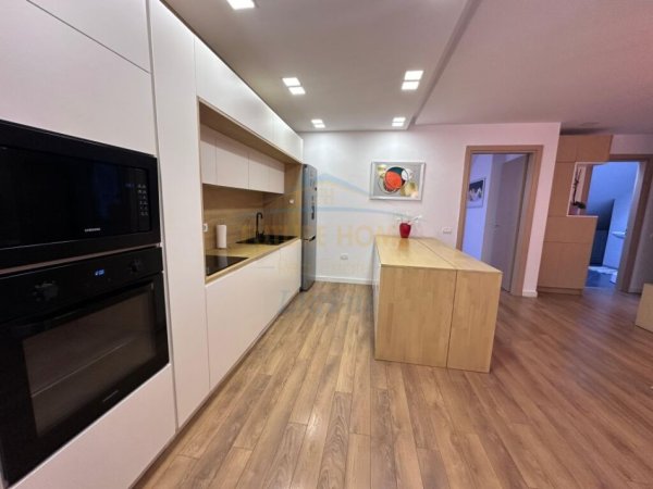 Tirane, jepet me qera apartament 2+1 Kati 5, 127 m² 800 € (Liqeni i Thate)