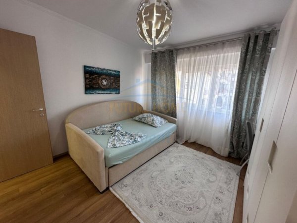 Tirane, jepet me qera apartament 2+1 Kati 5, 127 m² 800 € (Liqeni i Thate)