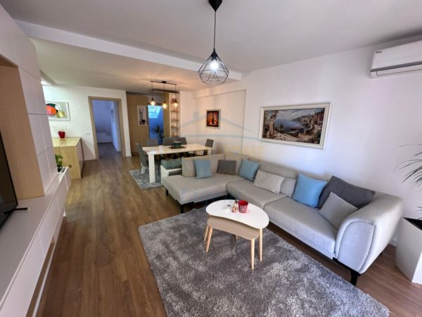 Tirane, jepet me qera apartament 2+1 Kati 5, 127 m² 800 € (Liqeni i Thate)