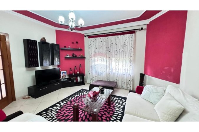 Tirane, jepet me qera apartament 2+1 , 161 m² 450 € (Laprake)