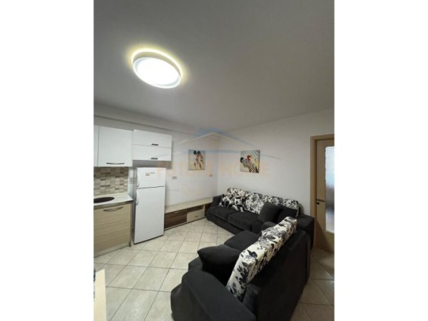Tirane, jepet me qera apartament 2+1 Kati 3, 500 € (Rruga Frostina Plaku)
