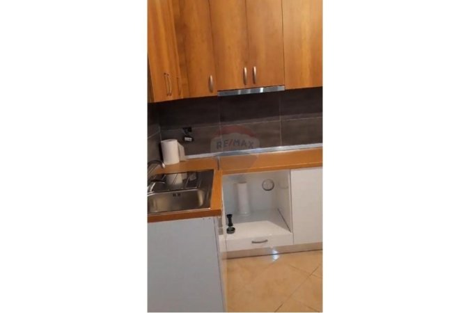 Tirane, jepet me qera apartament 2+1 , 100 m² 300 € (Fresku-Rruga e Thesarit)