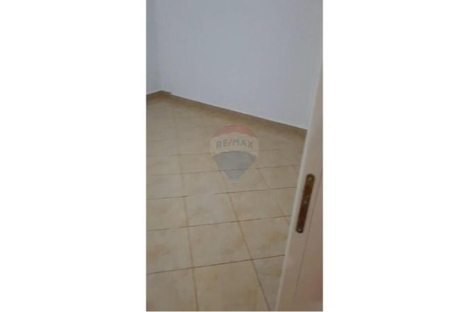 Tirane, jepet me qera apartament 2+1 , 100 m² 300 € (Fresku-Rruga e Thesarit)