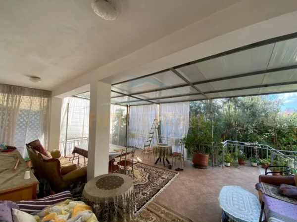 Tirane, jepet me qera apartament 2+1 Kati 0, 166 m² 400 € (Rruga Todi Shkurti)