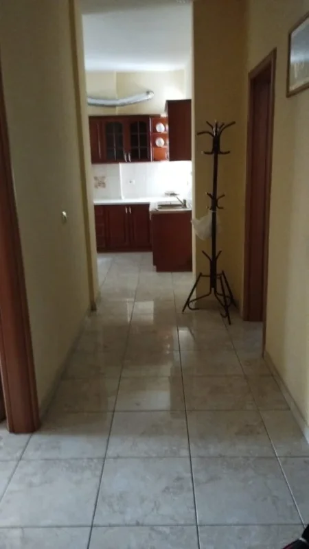 Tirane, jepet me qera apartament 2+1 Kati 5, 100 m² 400 € (Afer spitalit Hygea)