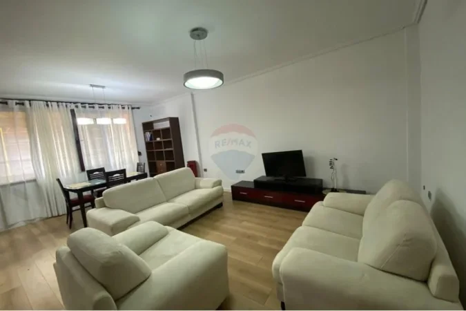Tirane, jepet me qera apartament 2+1 Kati 3, 92 m² 650 € (Stadiumi Dinamo - Rruga Sulejman Delvina - Tirana e Re - Stadiumi Dinamo)