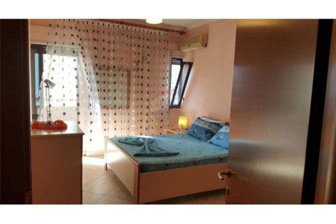 Tirane, jepet me qera apartament 1+1 Kati 8, 65 m² 500 € (Lidhja e Prizrenit-Bllok-Garda)