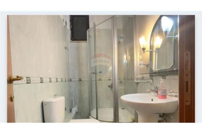 Tirane, jepet me qera apartament 1+1 Kati 8, 65 m² 500 € (Lidhja e Prizrenit-Bllok-Garda)