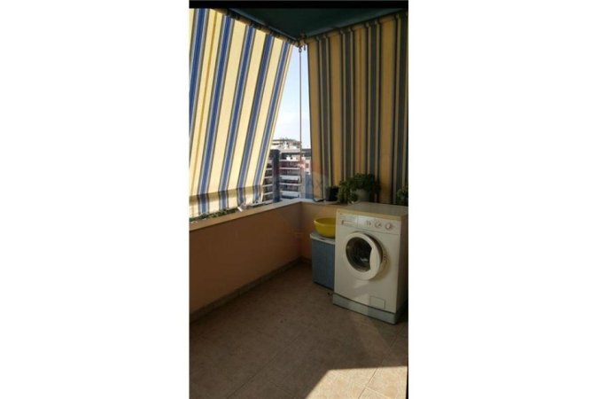 Tirane, jepet me qera apartament 1+1 Kati 8, 65 m² 500 € (Lidhja e Prizrenit-Bllok-Garda)