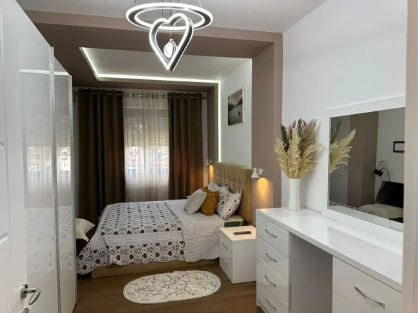 Tirane, shitet apartament 2+1+Ballkon Kati 3, 87 m² 145.000 € (Rruga 3 Deshmoret Yzberisht)