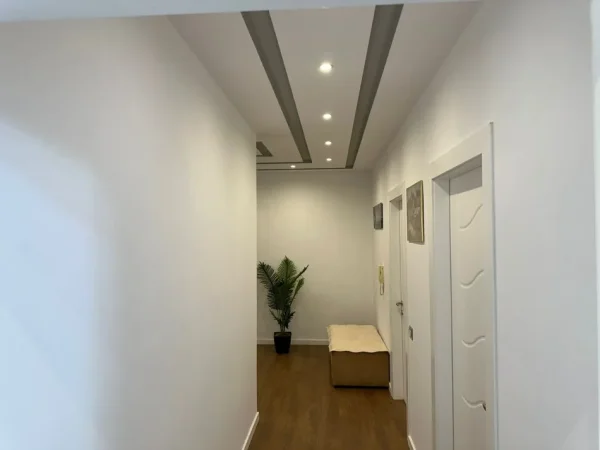 Tirane, shitet apartament 2+1+Ballkon Kati 3, 87 m² 145.000 € (Rruga 3 Deshmoret Yzberisht)