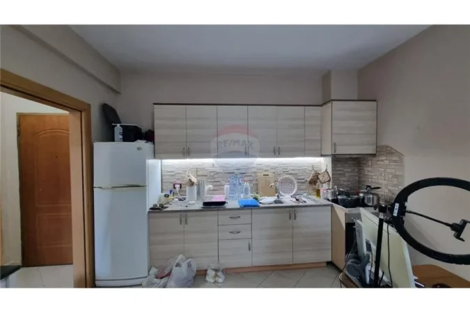 Tirane, jepet me qera 1+1 , 48 m² 550 € (Petro Korcari-Komuna Parisit)