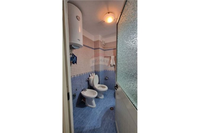 Tirane, jepet me qera 1+1 , 48 m² 550 € (Petro Korcari-Komuna Parisit)