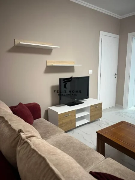 Tirane, jepet me qera apartament 1+1 Kati 1, 65 m² 450 € (SAUK)