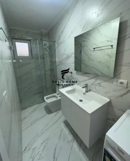 Tirane, jepet me qera apartament 1+1 Kati 1, 65 m² 450 € (SAUK)