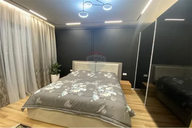 Tirane, jepet me qera apartament 1+1 , 75 m² 800 € (Rruga e Kavajes)