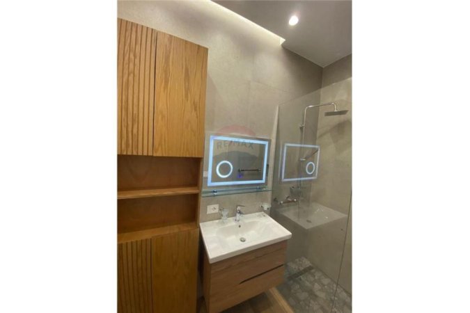 Tirane, jepet me qera apartament 1+1 , 75 m² 800 € (Rruga e Kavajes)