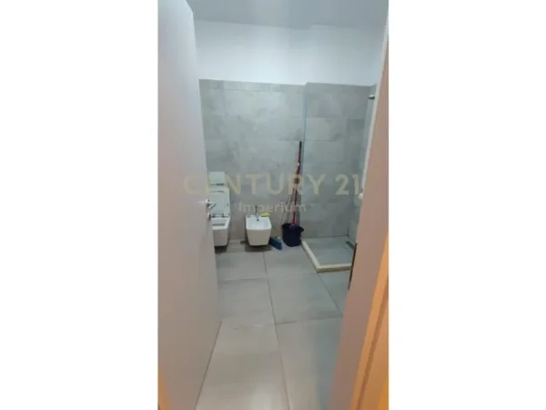 Tirane, shitet apartament 1+1 Kati 10, 67 m² 100.000 € (Yzberisht)